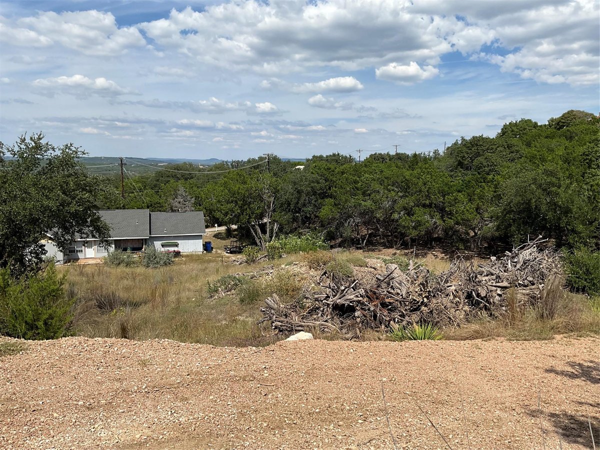 View 20904, 20906 Tomahawk St in Lago Vista 20904, 20906 Tomahawk St - front exterior - Luxury lot in Lago Vista, Lago Vista, TX