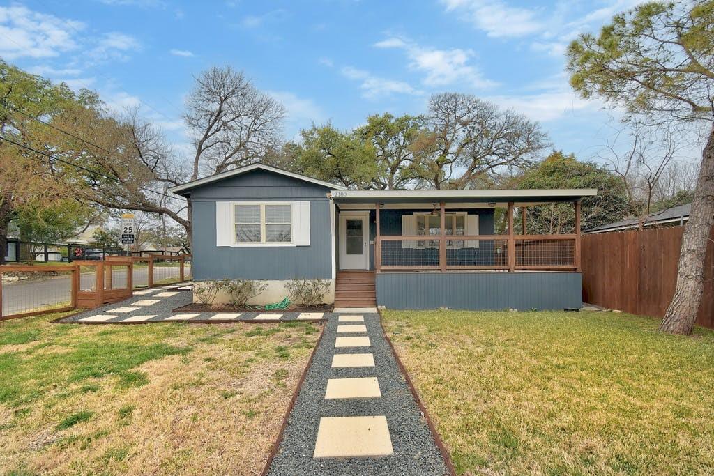 View 2100 W 10th St in Marlton Place Sec 02 2100 W 10th St - front exterior - Luxury home in Marlton Place Sec 02, Austin, TX