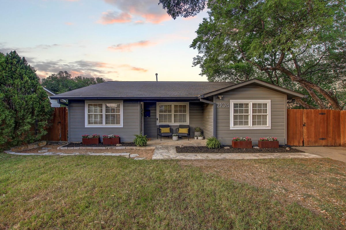 View 2104 W 10th St in Marlton Place Sec 02 2104 W 10th St - front exterior - Luxury home in Marlton Place Sec 02, Austin, TX