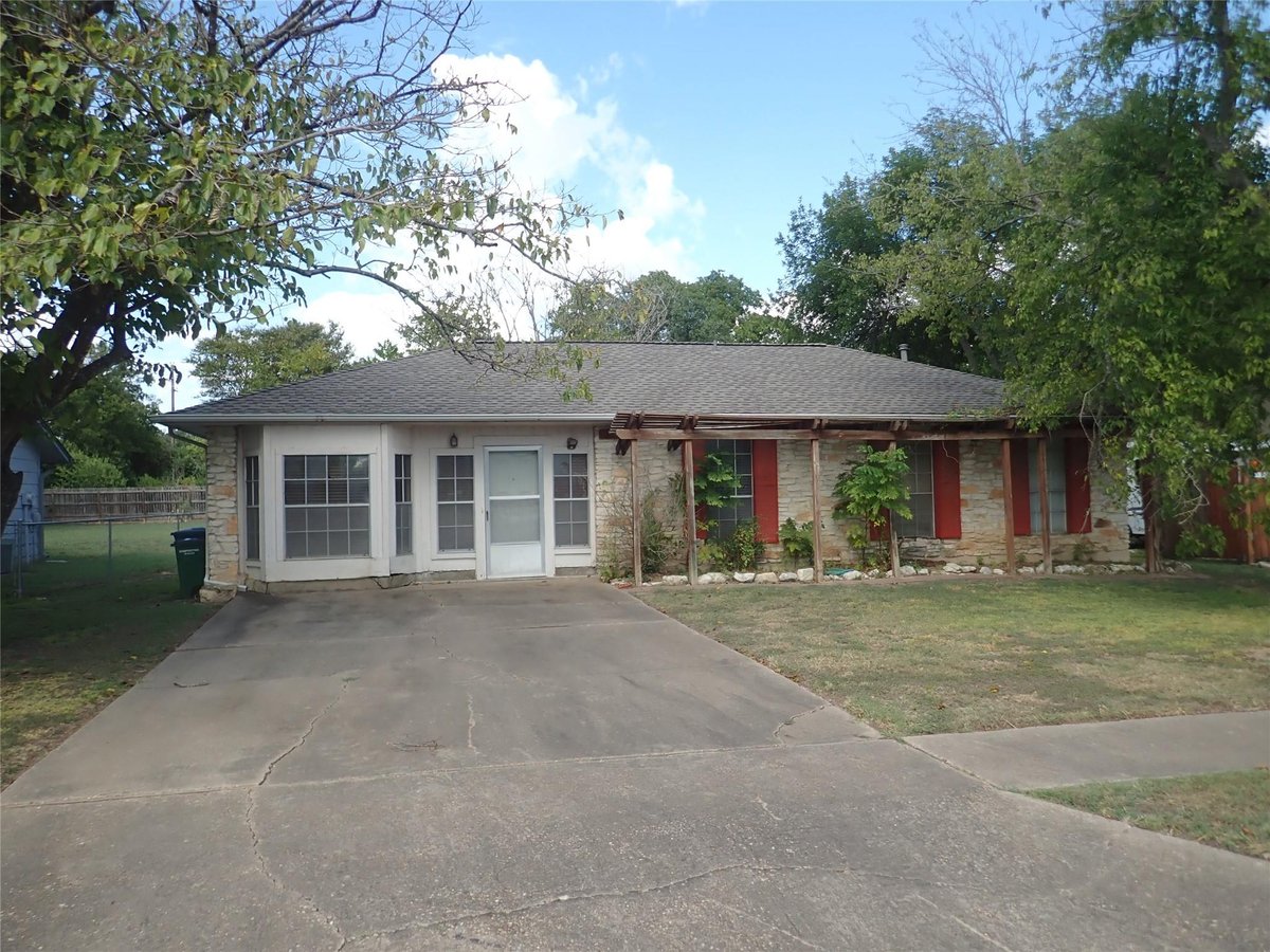View 2114 Cindy Ln in Lamplight Village Sec 01 2114 Cindy Ln - front exterior - Luxury home in Lamplight Village Sec 01, Austin, TX