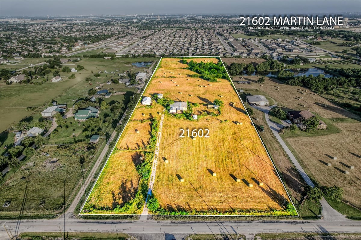 View 21602 Martin LN in John Caruthers Surv Abs #127 21602 Martin LN - front exterior - Luxury lot in John Caruthers Surv Abs #127, Pflugerville, TX