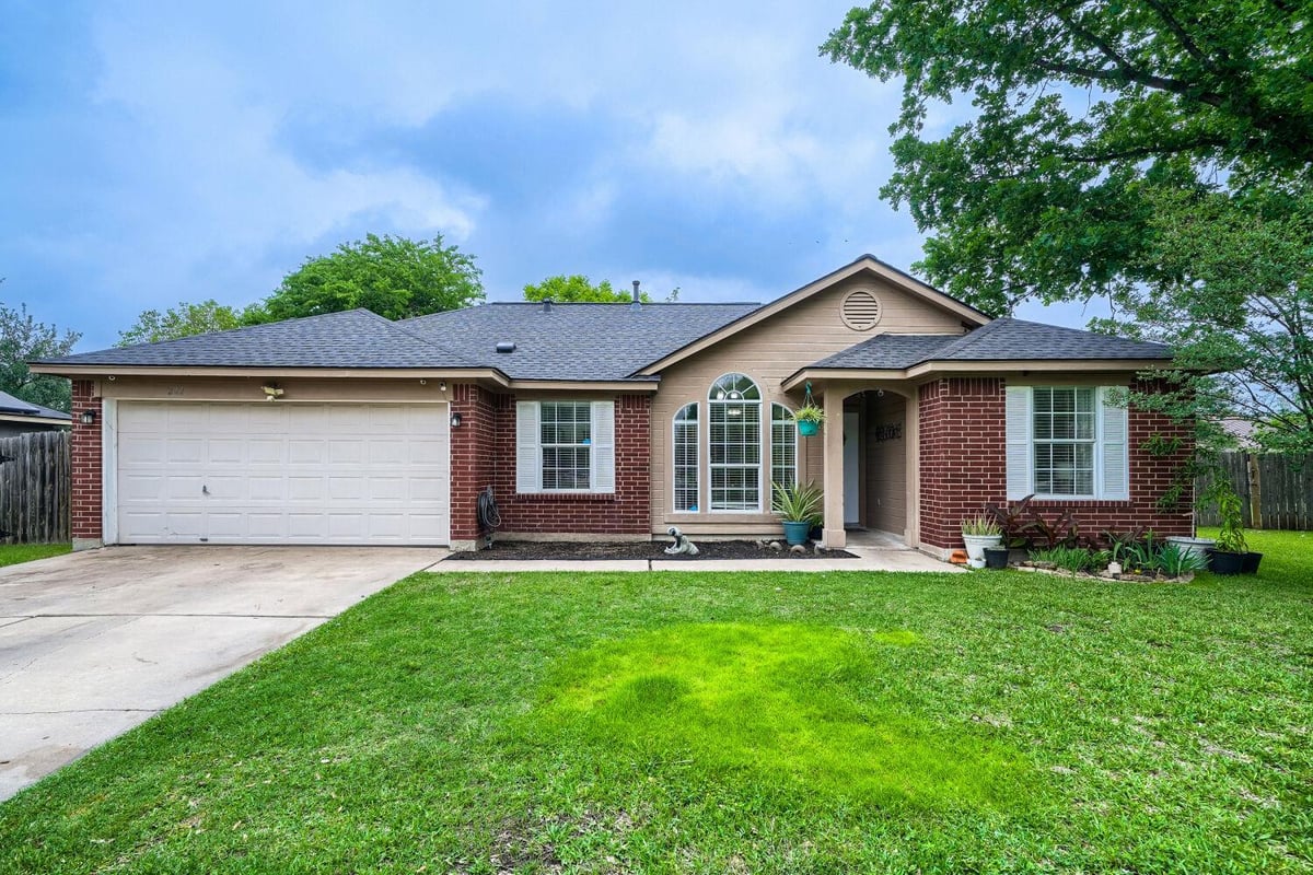 View 222 Quail Cir in Clarks Xing Sec 02 222 Quail Cir - front exterior - Luxury home in Clarks Xing Sec 02, Hutto, TX