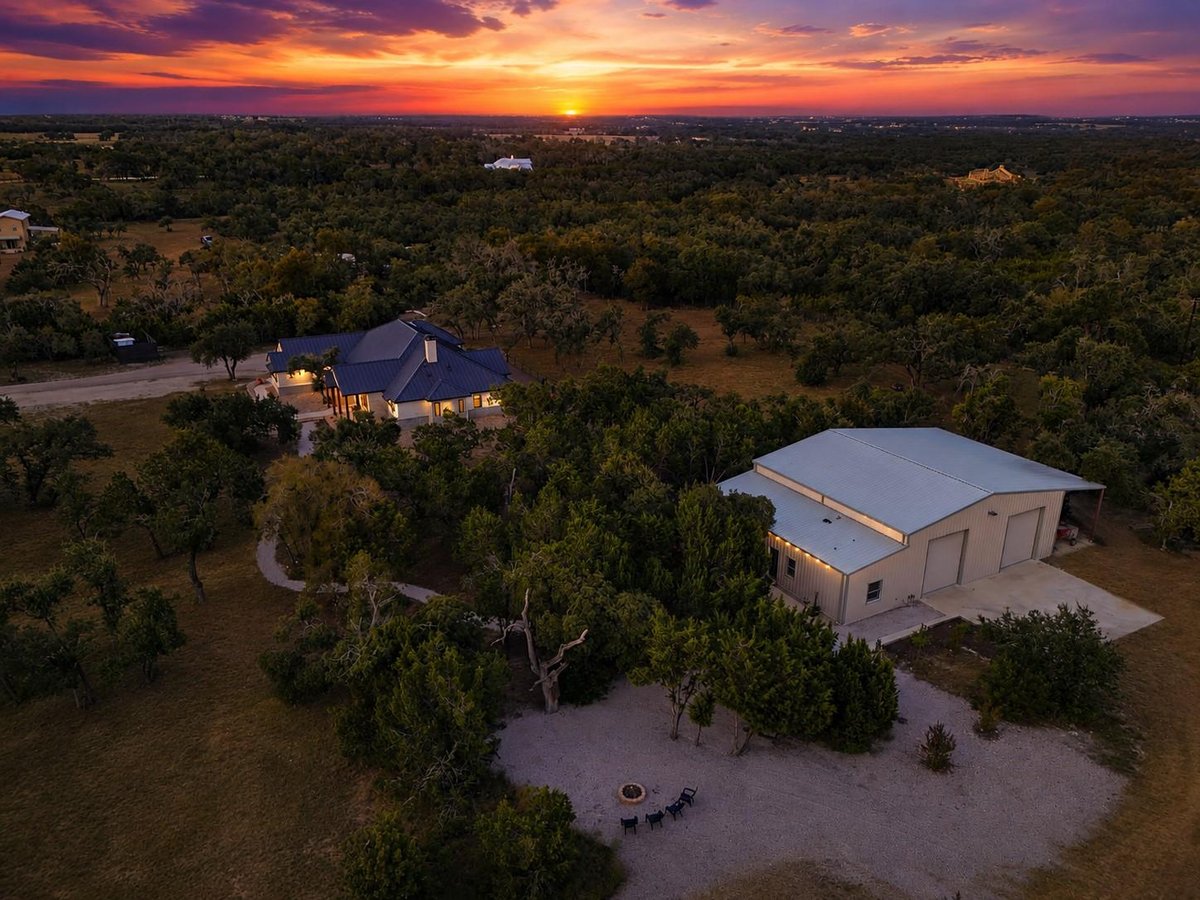 260 Corte Del Cedro DR - front exterior - Luxury home in Zamora Estates, Dripping Springs, TX