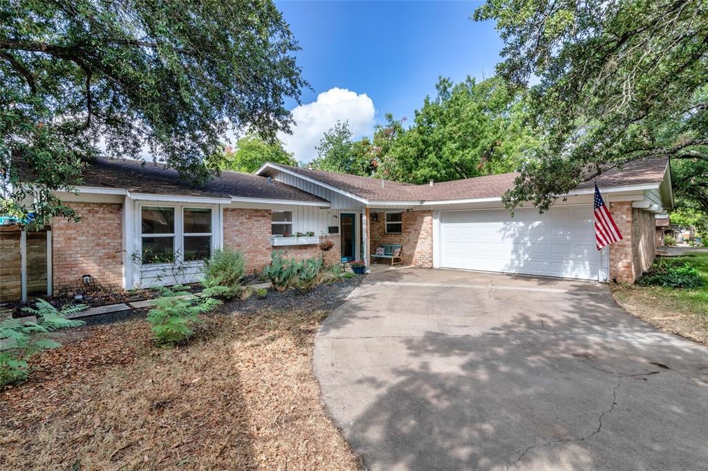 View 2703 Cascade Dr in Allandale Park Sec 03 2703 Cascade Dr - front exterior - Luxury home in Allandale Park Sec 03, Austin, TX