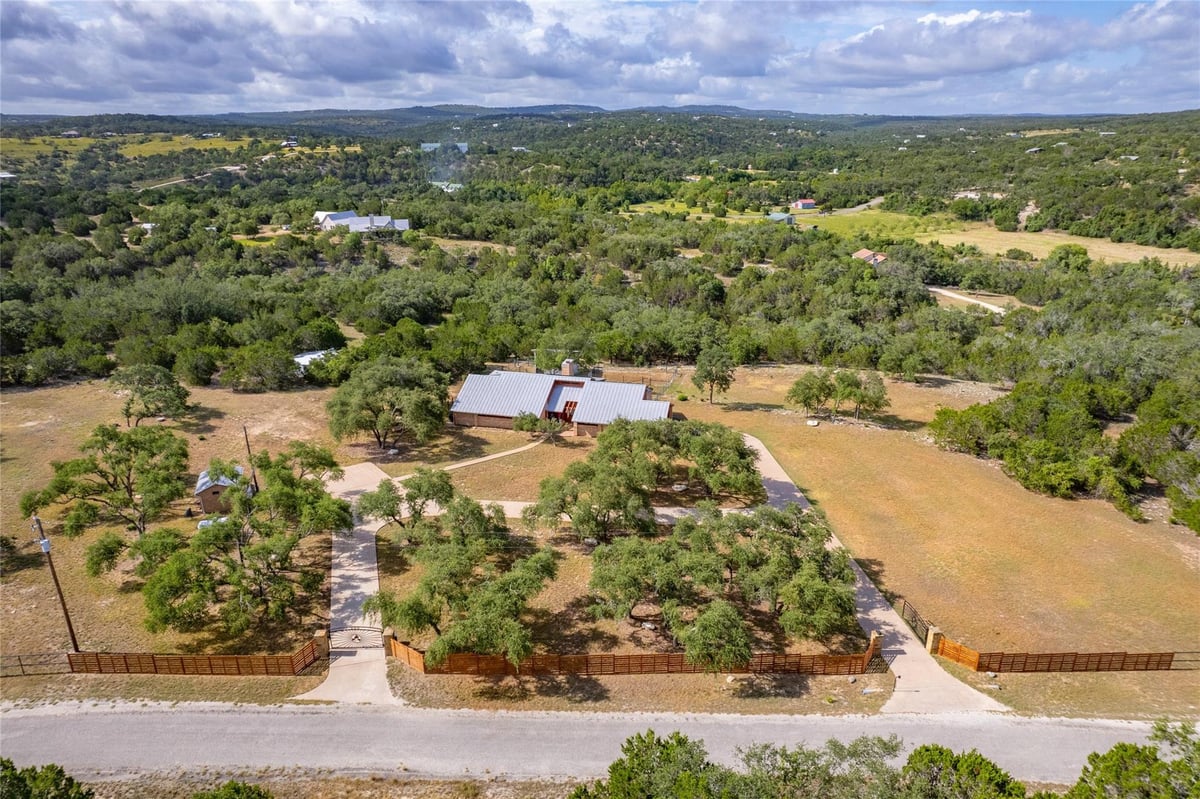 View 300 Sycamore Valley RD in Sycamore Valley 300 Sycamore Valley RD - front exterior - Luxury home in Sycamore Valley, Dripping Springs, TX