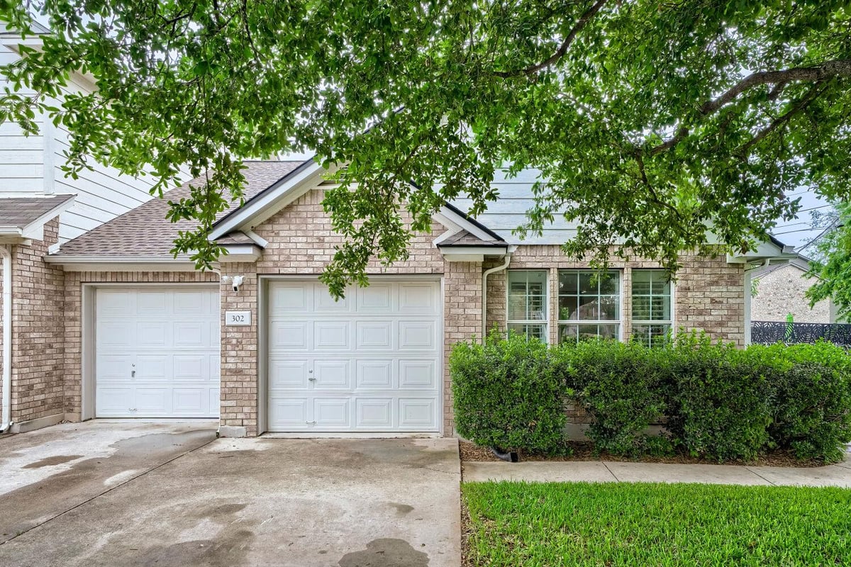 View 302 Ryan LN in Ryans Cove 302 Ryan LN - front exterior - Luxury home in Ryans Cove, Georgetown, TX