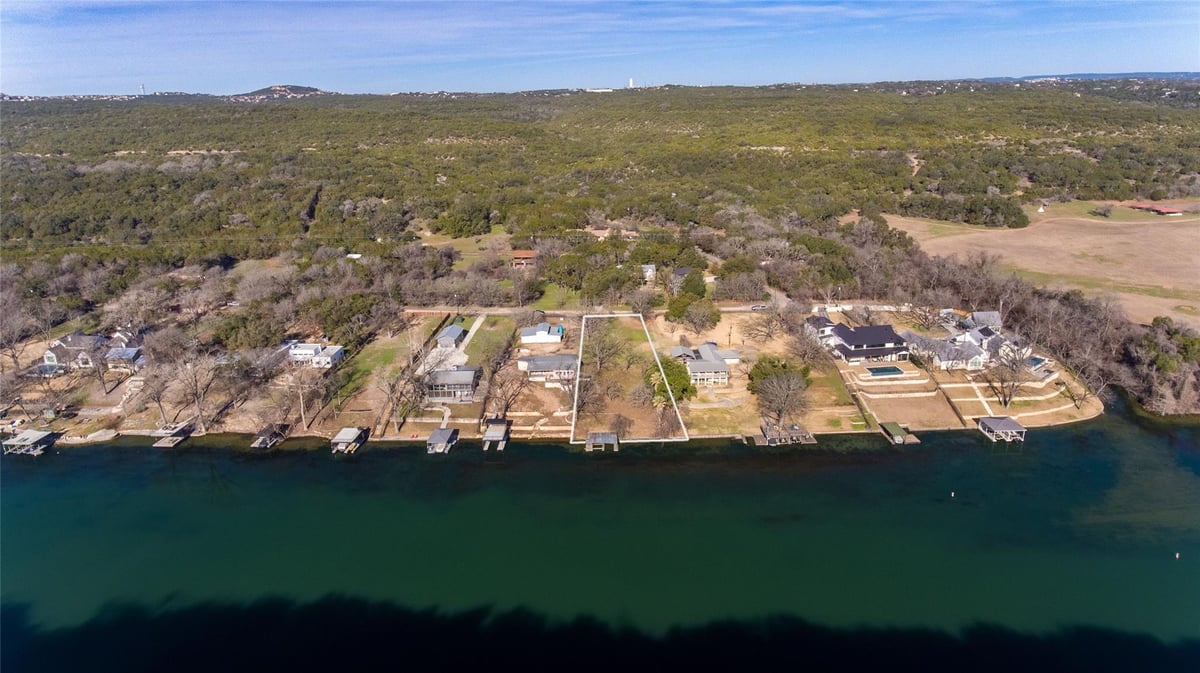View 305 Lago Verde Dr in Rio Vista Add 305 Lago Verde Dr - front exterior - Luxury lot in Rio Vista Add, Austin, TX