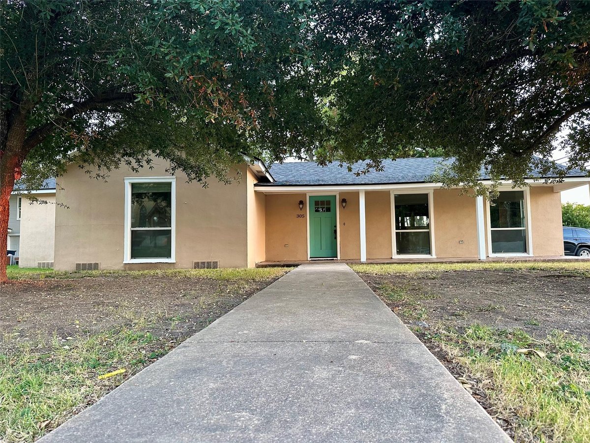View 305 W Davilla St in Walton 305 W Davilla St - front exterior - Luxury home in Walton, Granger, TX