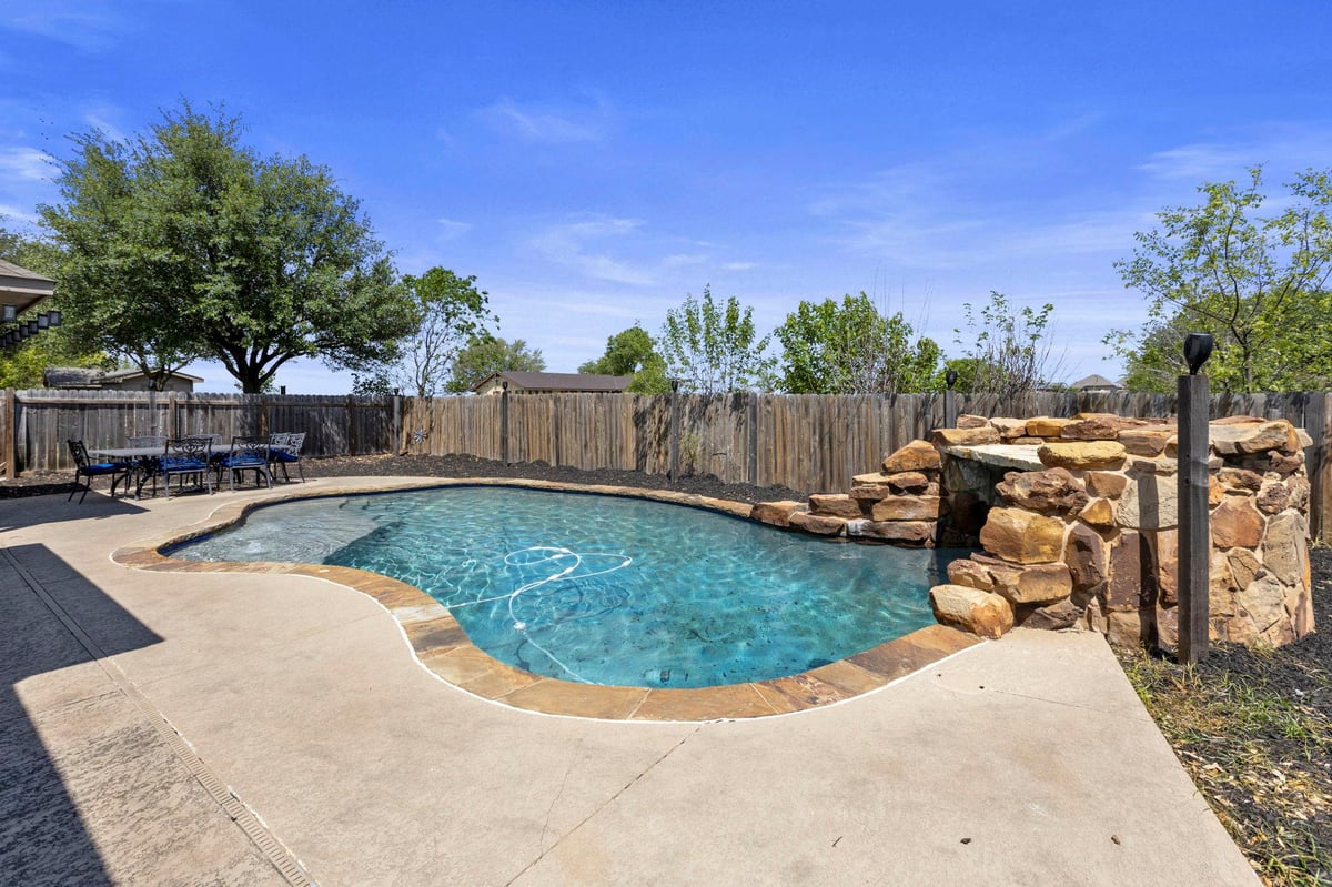 View 317 Cockrill ST in Hutto Highlands Sec 01 Ph A 317 Cockrill ST - front exterior - Luxury home in Hutto Highlands Sec 01 Ph A, Hutto, TX