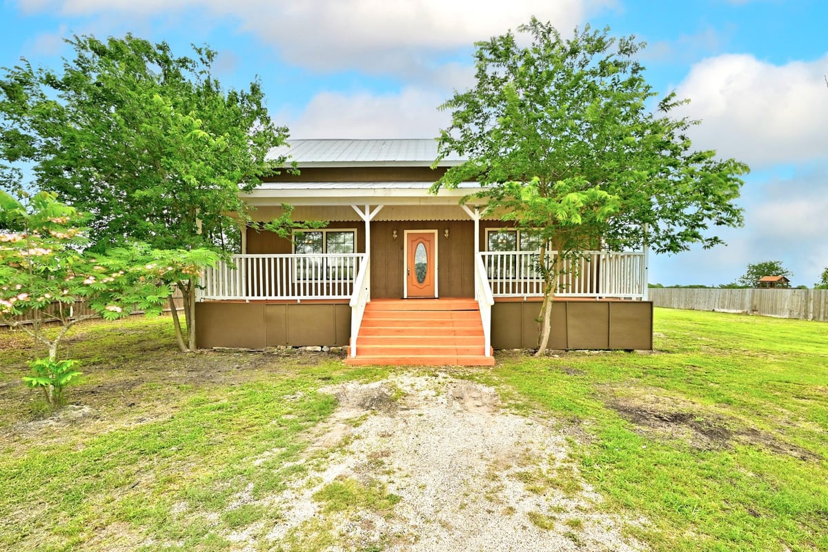 View 320 Sunset Ridge Rd in Estates 320 Sunset Ridge Rd - front exterior - Luxury home in Estates, Maxwell, TX