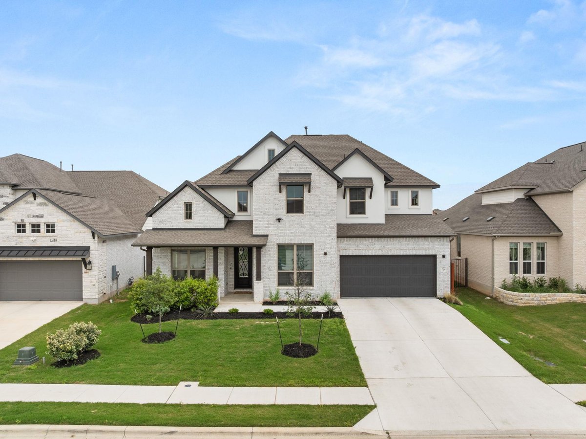 372 Hollister DR - front exterior - Luxury home in SANTA RITA HOMESTEAD, Liberty Hill, TX