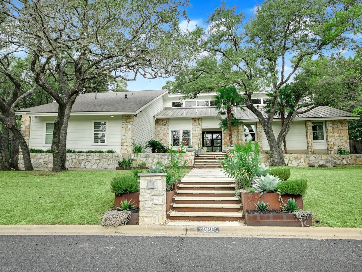 Virtual tour of 3804 Hidden Holw