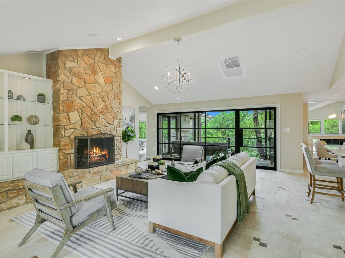 Virtual tour of 3805 Hidden Holw