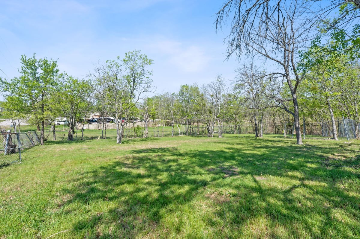 View 405 E Browning St in Manor Town 405 E Browning St - front exterior - Luxury lot in Manor Town, Manor, TX