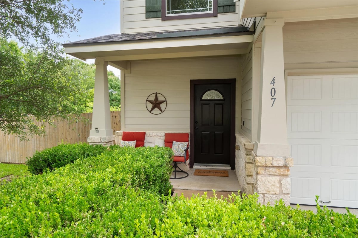 View 407 W Metcalfe ST in Hutto Square Sec 01 407 W Metcalfe ST - front exterior - Luxury home in Hutto Square Sec 01, Hutto, TX
