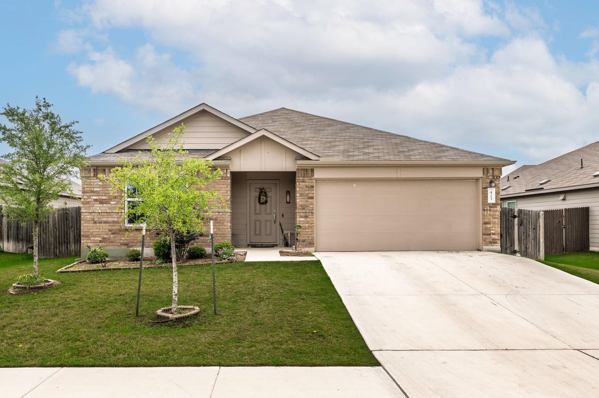 View 423 Bluejack Way in HIGHLANDS 423 Bluejack Way - front exterior - Luxury home in HIGHLANDS, Hutto, TX