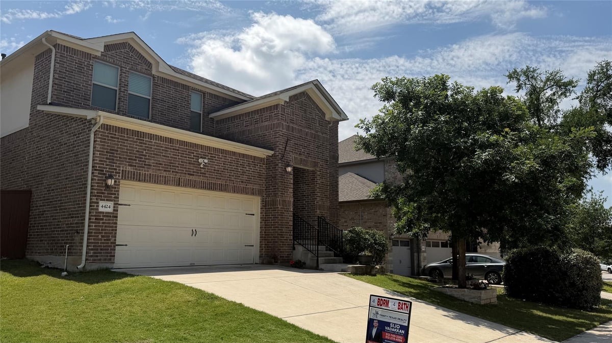 View 4424 Casa Robles Dr in Borho Ph 6 4424 Casa Robles Dr - front exterior - Luxury home in Borho Ph 6, Leander, TX