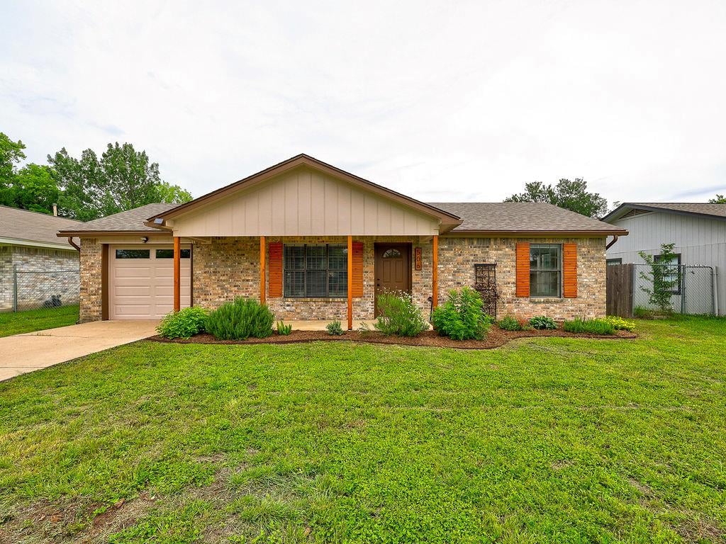 View 506 West ST in Hutto & Metcalfe Add 506 West ST - front exterior - Luxury home in Hutto & Metcalfe Add, Hutto, TX