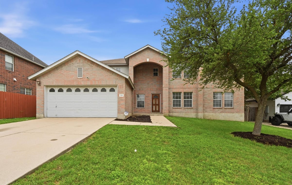 View 508 Evening Grosbeak Dr in Kuempel Tr Ph 01 Sec 02 508 Evening Grosbeak Dr - front exterior - Luxury home in Kuempel Tr Ph 01 Sec 02, Pflugerville, TX