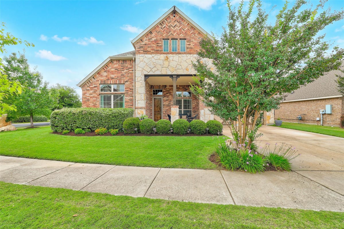 510 Concord DR - front exterior - Luxury home in Georgetown Village, Georgetown, TX