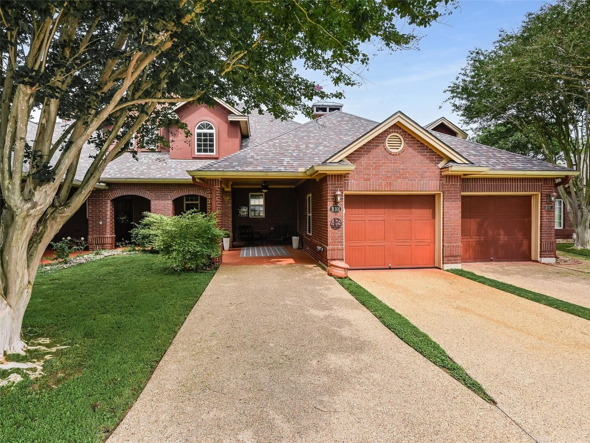 View 539 Colovista Pkwy Unit #B101 in Colovista Townhomes 539 Colovista Pkwy Unit #B101 - front exterior - Luxury home in Colovista Townhomes, Bastrop, TX