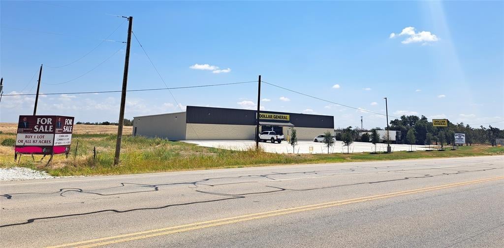 View 5800 HWY 95 N Hwy in NA 5800 HWY 95 N Hwy - front exterior - Luxury home in NA, Granger, TX