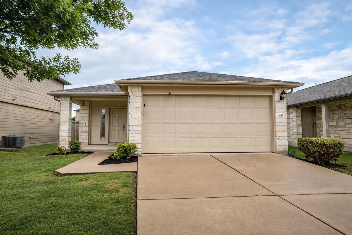 View 627 Pinnacle Dr in Pinnacle Ph 4 627 Pinnacle Dr - front exterior - Luxury home in Pinnacle Ph 4, Georgetown, TX