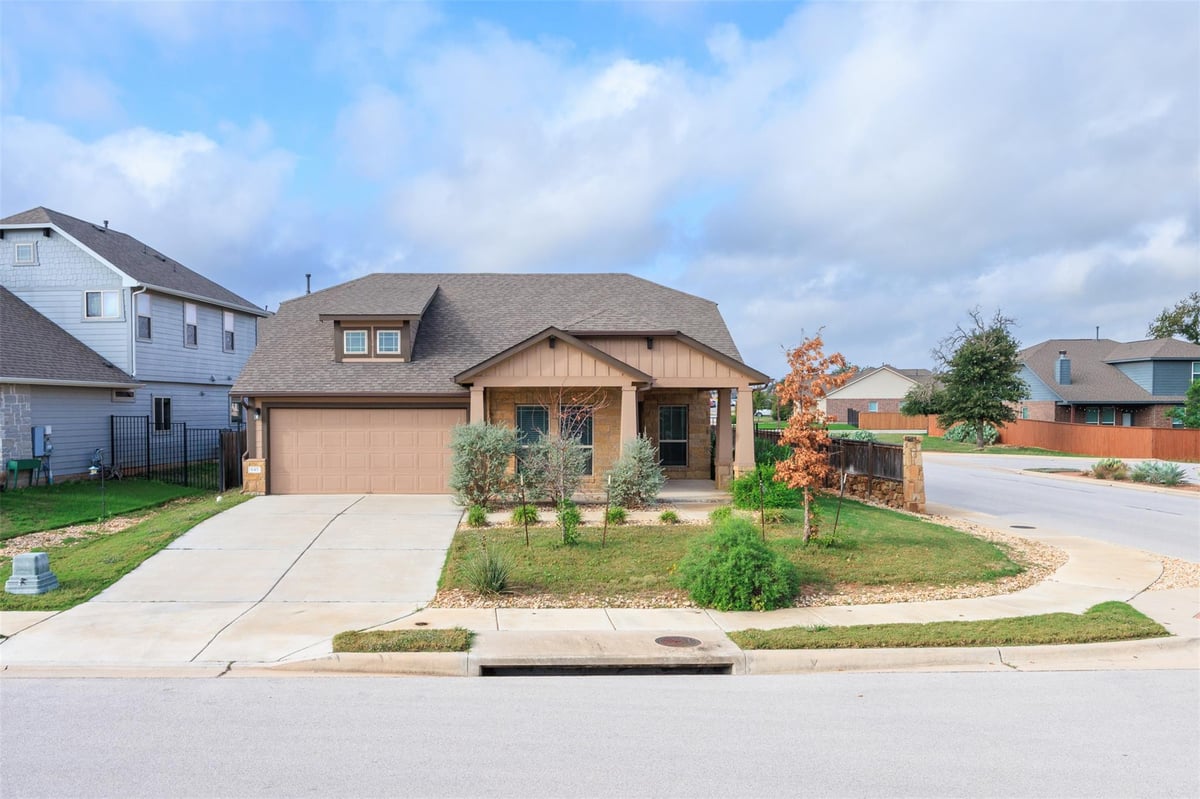 645 Cortona LN - front exterior - Luxury home in RANCHO SIENNA, Georgetown, TX
