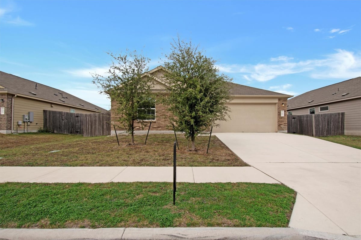 View 703 Bluejack WAY in Hutto Hlnds Ph 3 Sec 2 703 Bluejack WAY - front exterior - Luxury home in Hutto Hlnds Ph 3 Sec 2, Hutto, TX