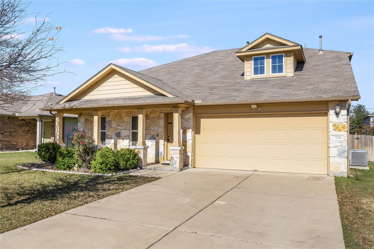 View 704 Mitchell Dr in Glenwood Ph 3B 704 Mitchell Dr - front exterior - Luxury home in Glenwood Ph 3B, Hutto, TX