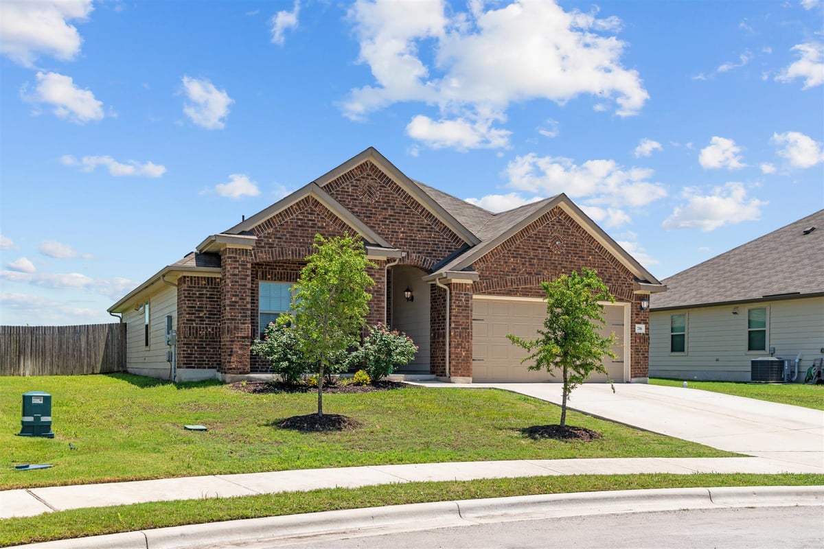 View 716 Sassafras ST in Hutto Highlands 716 Sassafras ST - front exterior - Luxury home in Hutto Highlands, Hutto, TX