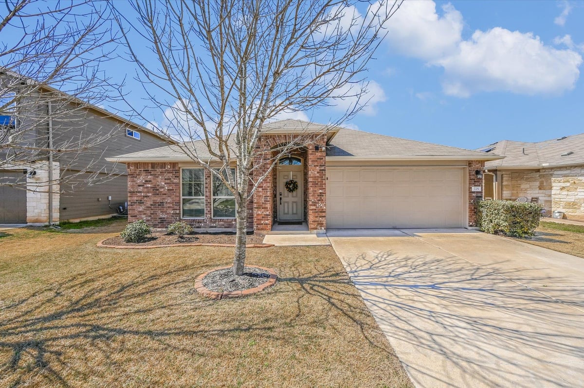 View 725 Pinnacle Dr in Pinnacle Ph 4 725 Pinnacle Dr - front exterior - Luxury home in Pinnacle Ph 4, Georgetown, TX