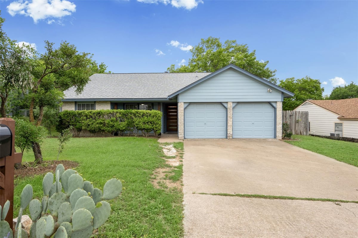 View 7502 Chelmsford Dr in Windmill Run Sec 01 7502 Chelmsford Dr - front exterior - Luxury home in Windmill Run Sec 01, Austin, TX