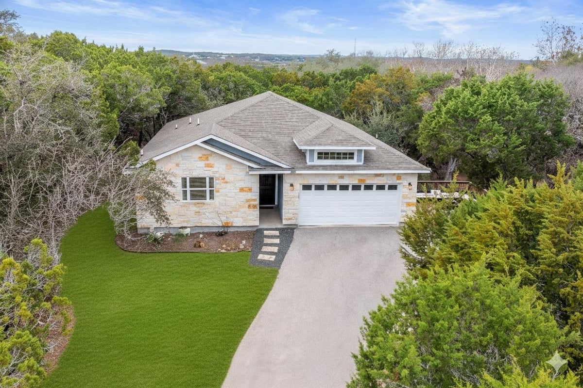 View 7502 Stable LN in Lago Vista Estates Sec 06 7502 Stable LN - front exterior - Luxury home in Lago Vista Estates Sec 06, Lago Vista, TX