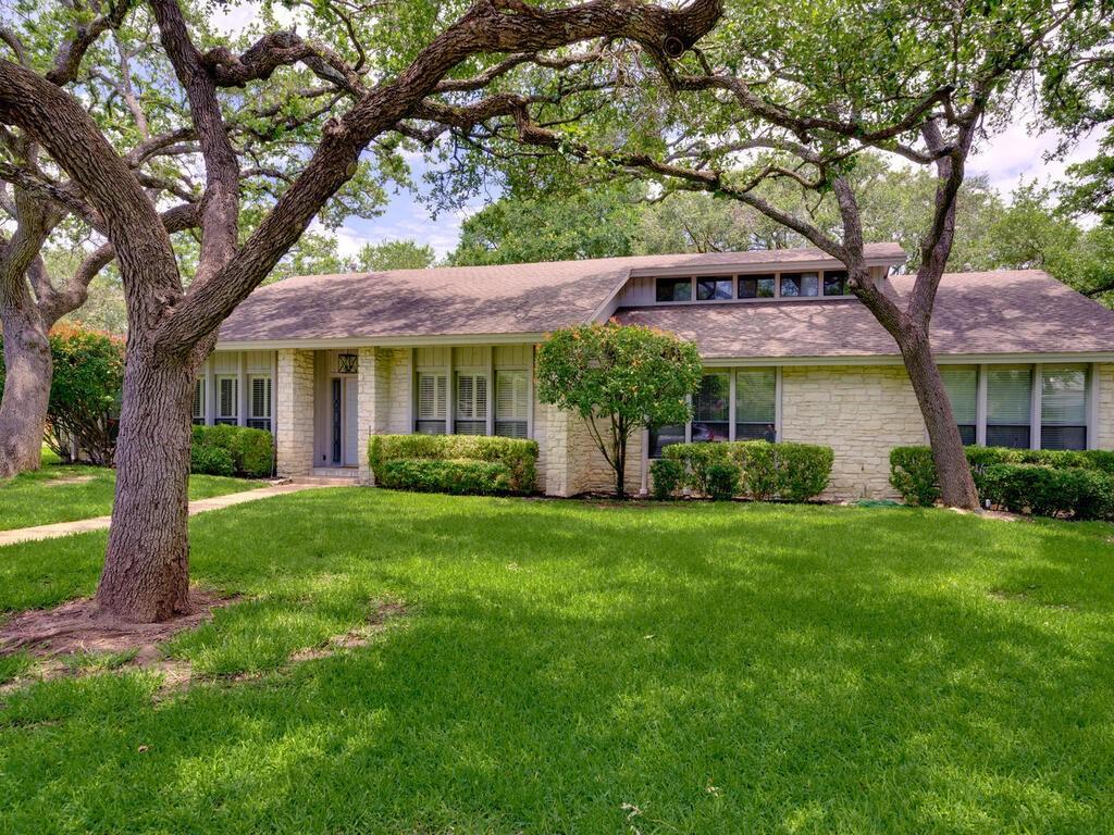 View 7805 Deer Ridge Cir in Green Trails Estates Resub 7805 Deer Ridge Cir - front exterior - Luxury home in Green Trails Estates Resub, Austin, TX