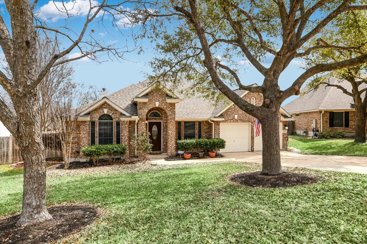 View 802 Sykes Ct in Cambridge Estates Sec 01 802 Sykes Ct - front exterior - Luxury home in Cambridge Estates Sec 01, Pflugerville, TX