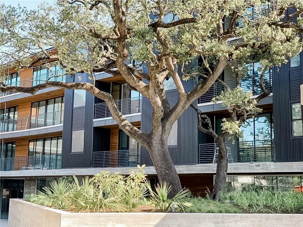 View 900 S 1st St Unit #411 in Bouldin Creek 900 S 1st St Unit #411 - front exterior - Luxury home in Bouldin Creek, Austin, TX