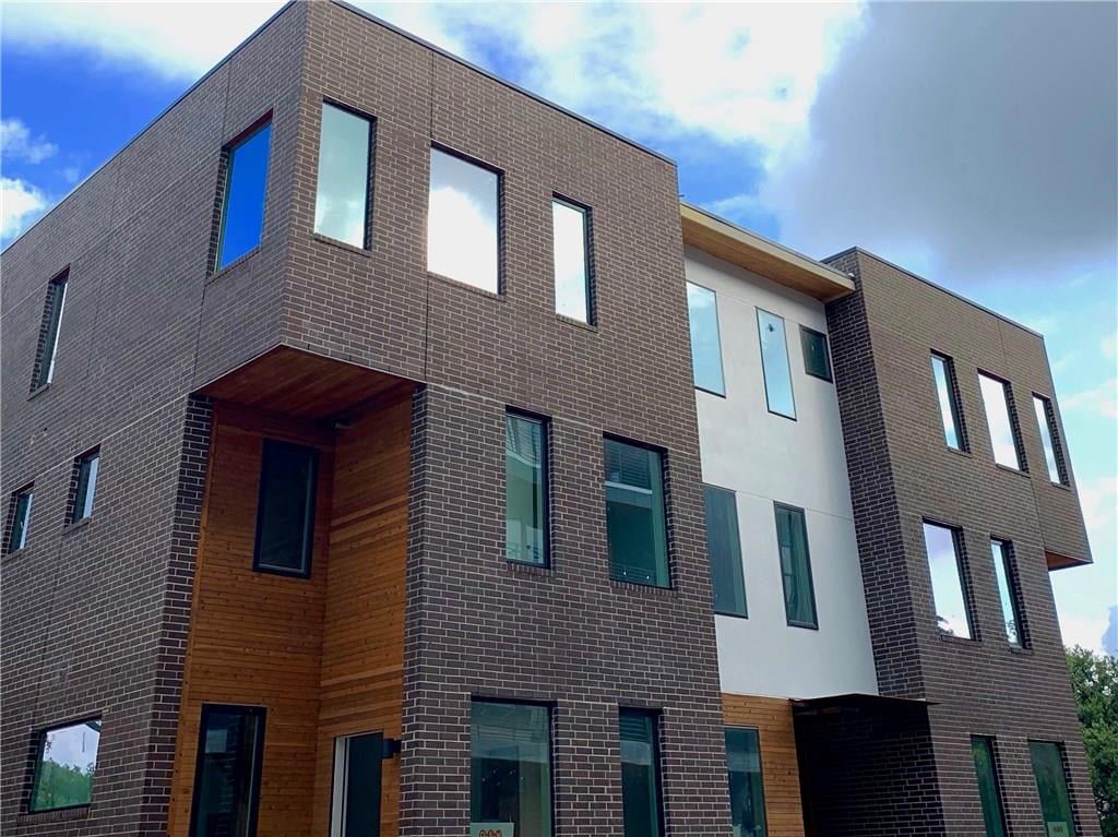 View 900 S 2nd St Unit #29 in Bouldin Creek 900 S 2nd St Unit #29 - front exterior - Luxury home in Bouldin Creek, Austin, TX