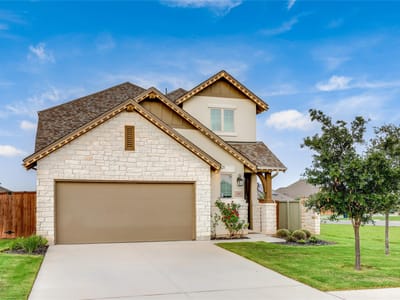 Living area at 100 Rangel Dr - 4 bed 3 bath home