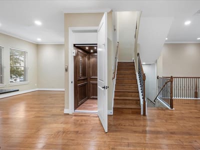 Primary bedroom at 1009 Highknoll Ln - 3 bed 3 bath home