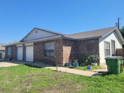 Kitchen at 1011 Ridgemont St - Hyridge, Round Rock, TX