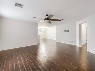 Bathroom at 1011 Shadow Creek BLVD - 4 bed 2 bath home