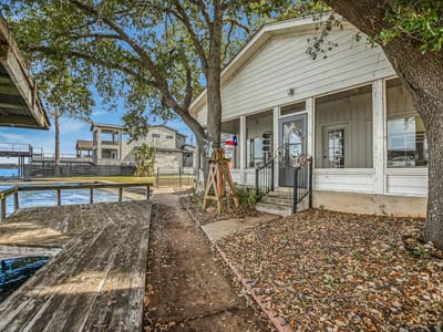 Living area at 1018 Impala Dr - 3 bed 3 bath home