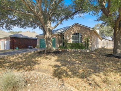 Living area at 1030 Disraeli CIR - 4 bed 2 bath home