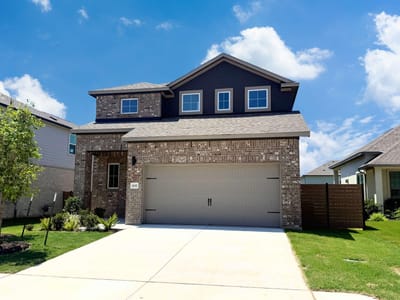 Living area at 1037 Stonehill Dr - 4 bed 3 bath home