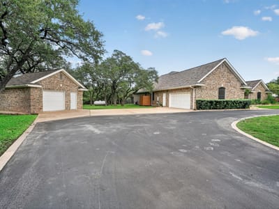 Living area at 104 Lakewood TRL - 3 bed 2 bath home