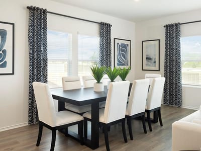 Living area at 104  Sunrise Oak Cv - 4 bed 2 bath home