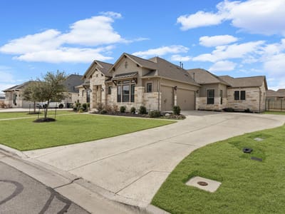 Living area at 109 Alonda WAY - 4 bed 4 bath home