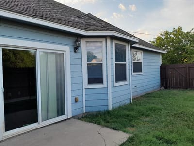 Living area at 109 E Wheeler St S - 3 bed 2 bath home