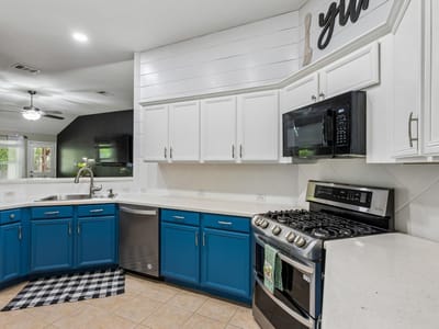 Kitchen at 109 Pecanwood - 3 bed 2 bath home
